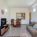 Near - Family - Sleeps 4 - Wifi - Parking *