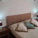 Near - Family - Sleeps 4 - Wifi - Parking *