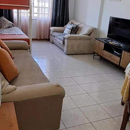 Near - Family - Sleeps 4 - Wifi - Parking Lägenhet