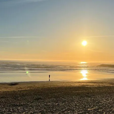 Near - Family - Sleeps 4 - Wifi - Parking * 코스타 다 카파리카